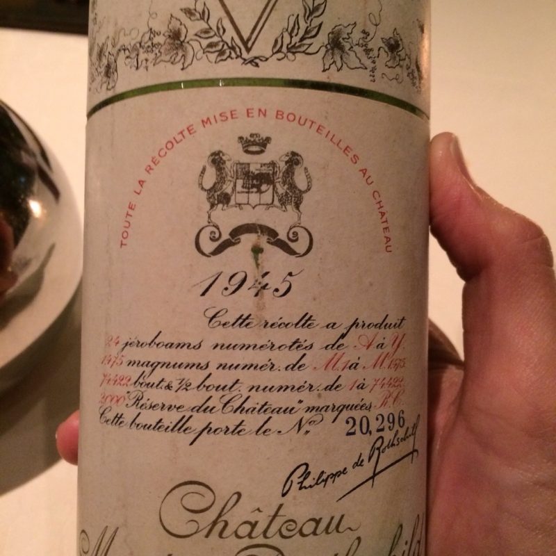 Chai rượu vang Jeroboam of Chateau Mouton-Rothschild 1945